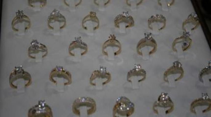 Kuyumcu hırsızlığı g&uuml;venlik kameralarına takıldı