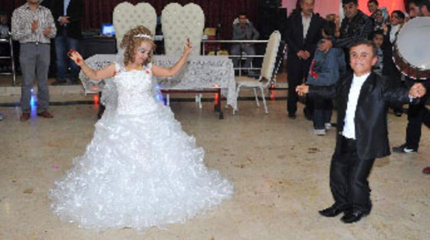 K&uuml;&ccedil;&uuml;k &ccedil;iftin b&uuml;y&uuml;k aşkı