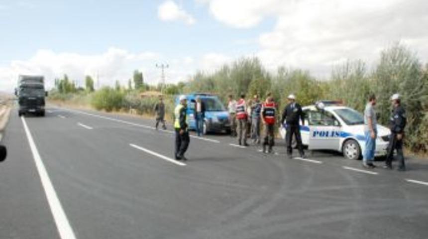 Kırıkkale&rsquo;de yayalara kamyon &ccedil;arptı: 2 kadın ağır yaralı