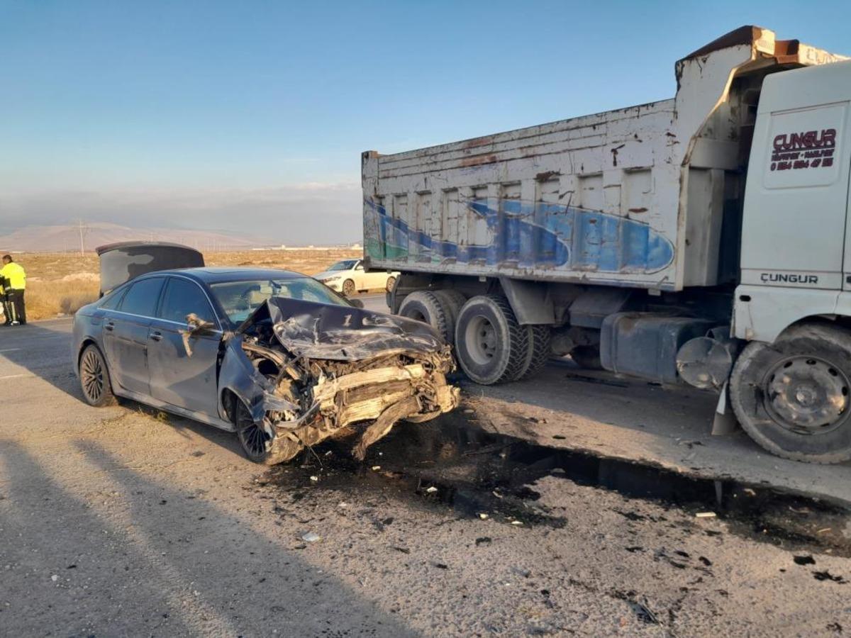 Konya&rsquo;da kamyon otomobille &ccedil;arpıştı: 1 yaralı 1