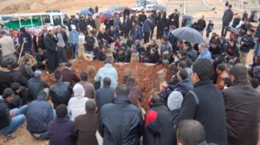 Hapishanedeki a&ccedil;ık g&ouml;r&uuml;ş d&ouml;n&uuml;ş&uuml;nde trafik kazası: 4 &ouml;l&uuml;