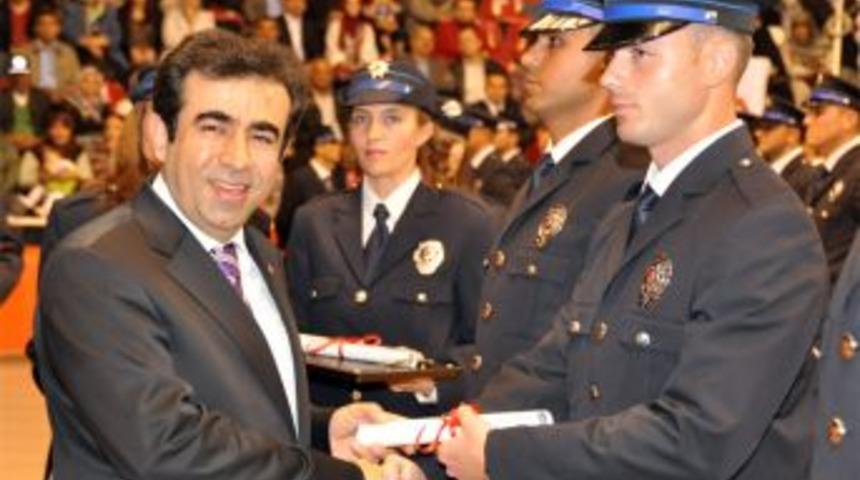 Mersin Polis Meslek Eğitim Merkezinde mezuniyet coşkusu