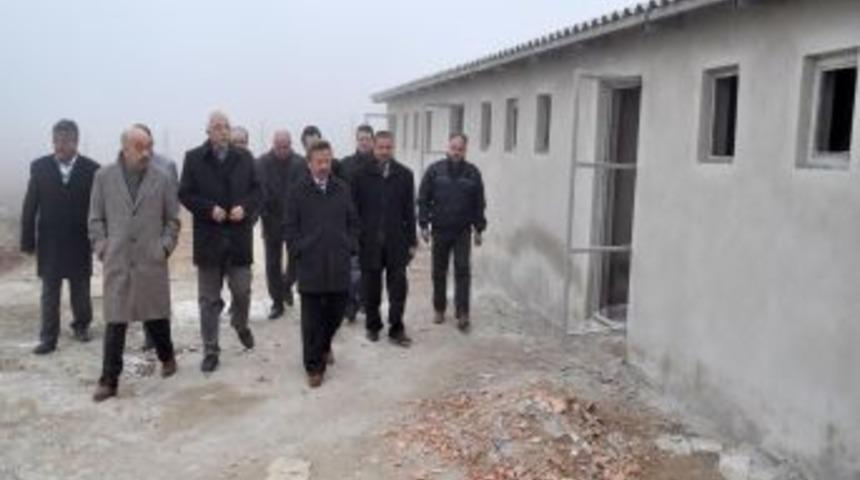 Başkan Başer: Başıboş sokak hayvanları modern barınağa kavuşacak