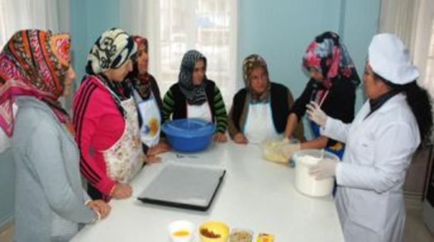 Hanımlara yemek pişirme, tatlı ve pasta yapma kursu