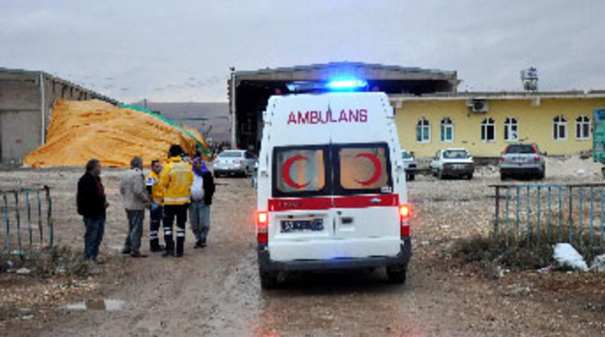 Fabrika duvarı &ccedil;&ouml;kt&uuml;; 3 &ouml;l&uuml;, 5 yaralı