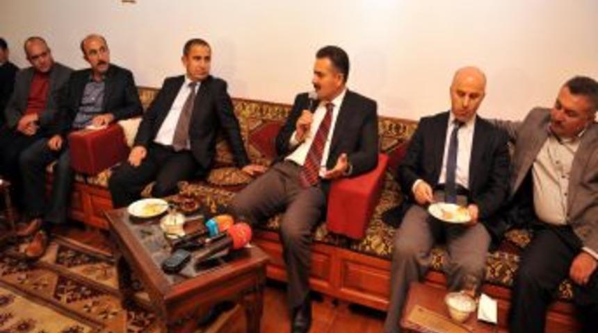 İpek: KCK eleştirileri anlamsız, hi&ccedil; kimsenin su&ccedil; işleme hakkı yok