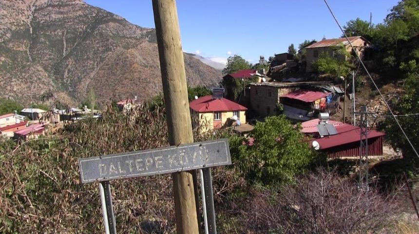 Siirt&rsquo;te ter&ouml;r &ouml;rg&uuml;t&uuml; PKK'nın katlettiği 37 kişi t&ouml;renle anıldı