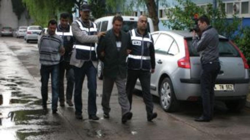 12 yaşındaki kız &ccedil;ocuğuna tecav&uuml;z edip hamile bıraktılar