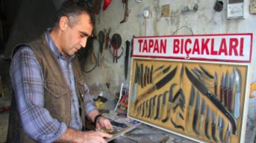 Bı&ccedil;aklar kurban i&ccedil;in bileniyor