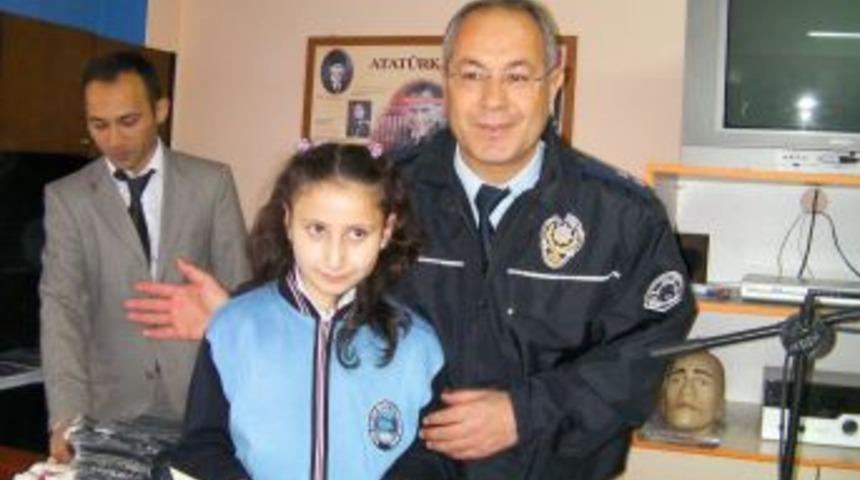 Minik &ouml;ğrenciler trafik kurallarını uygulamalı &ouml;ğreniyor