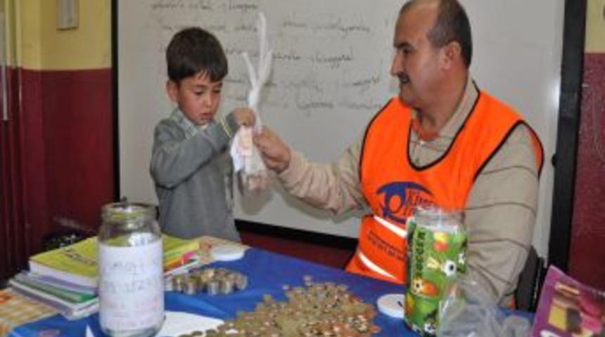 K&ouml;y okulu &ouml;ğrencileri Van ve Somali i&ccedil;in 6 kurban parası topladı