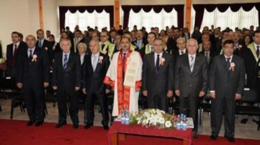 Akademik a&ccedil;ılış t&ouml;reni coşkulu ge&ccedil;ti