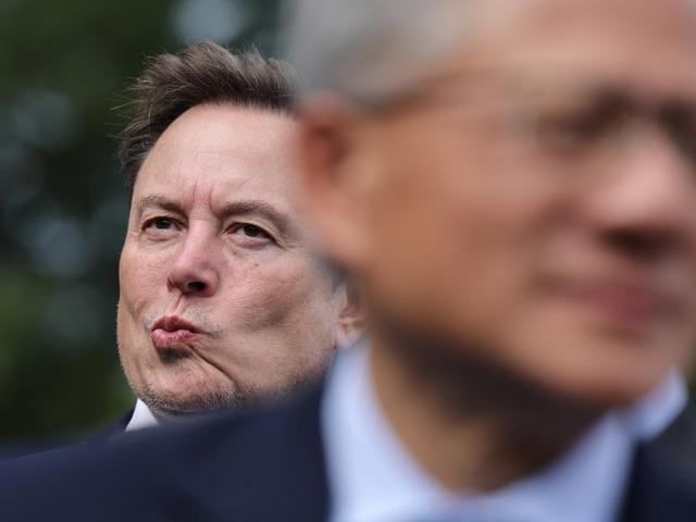 Musk'tan isim değişikliği kararı!