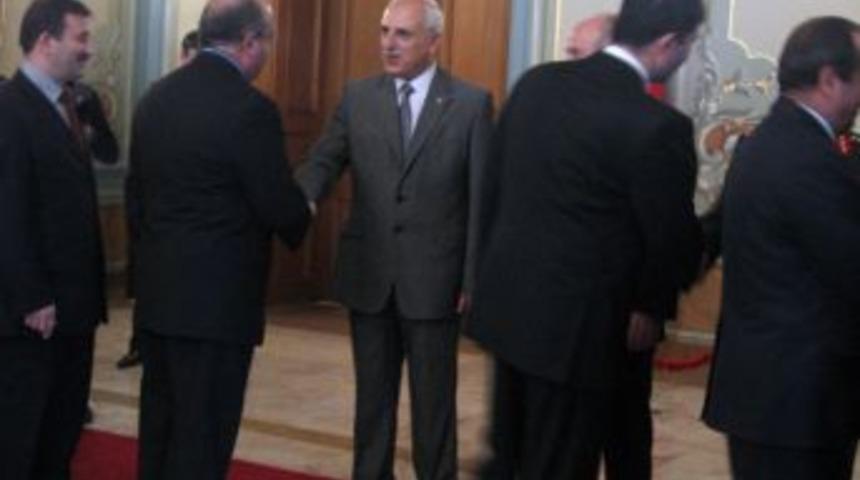 Vali Mutlu: Kurban keserken &ccedil;evreye duyarlı olun