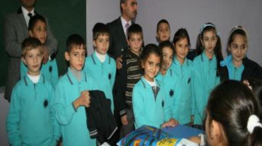 Erdem Koleji &ouml;ğrencilerinden Okuma Salonu &ouml;ğrencilerine anlamlı hediye