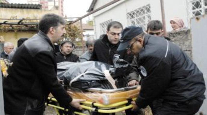 K&ouml;m&uuml;r sobasından sızan karbon monoksit gazından zehirlendi