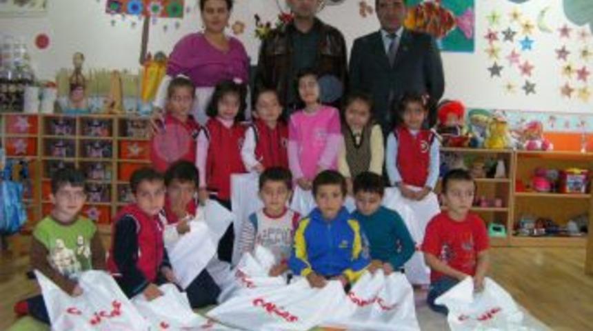 500 &ouml;ğrenciye bayramlık kıyafet dağıttı