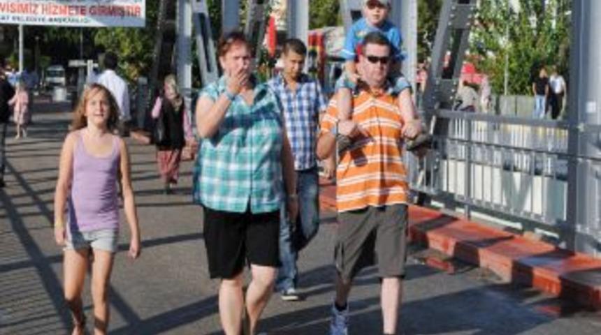 Manavgat'ta g&uuml;neşli hava y&uuml;z&uuml;n&uuml; g&ouml;sterdi