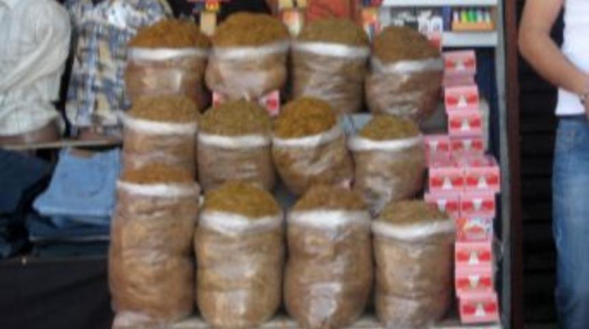 İzmirli bakkallar a&ccedil;ıkta t&uuml;t&uuml;n satışının engellenmesini istiyor