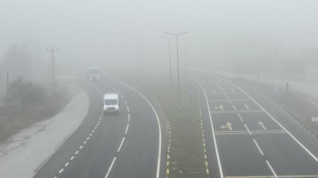 Bolu Dağı'nda sis görüş mesafesini düşürdü