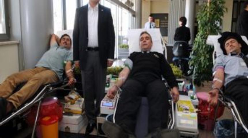 Kepez Belediyesi'nden Van'daki depremzedeler i&ccedil;in kan bağışı kampanyası