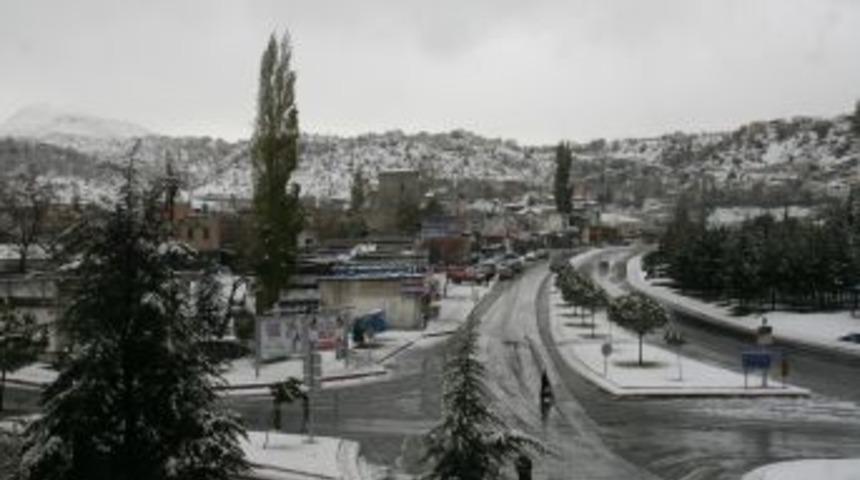 Hacılar il&ccedil;esine kar yağdı