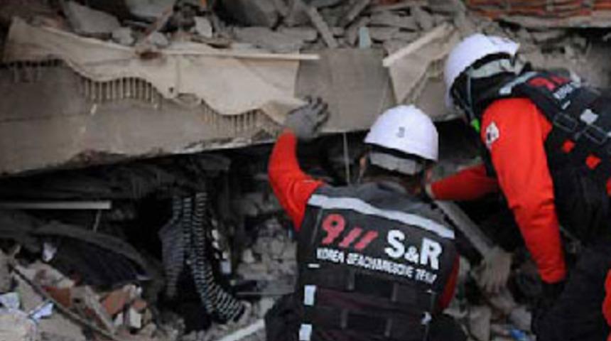 Kendi ayak parmağını kesip kurtuldu