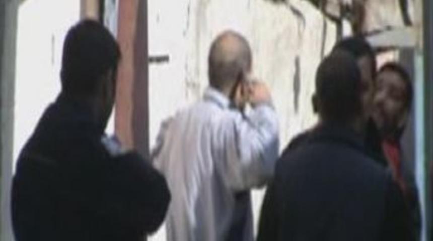 Yakalanacağını anlayınca silahını &ouml;nce polise sonra kafasına doğrulttu