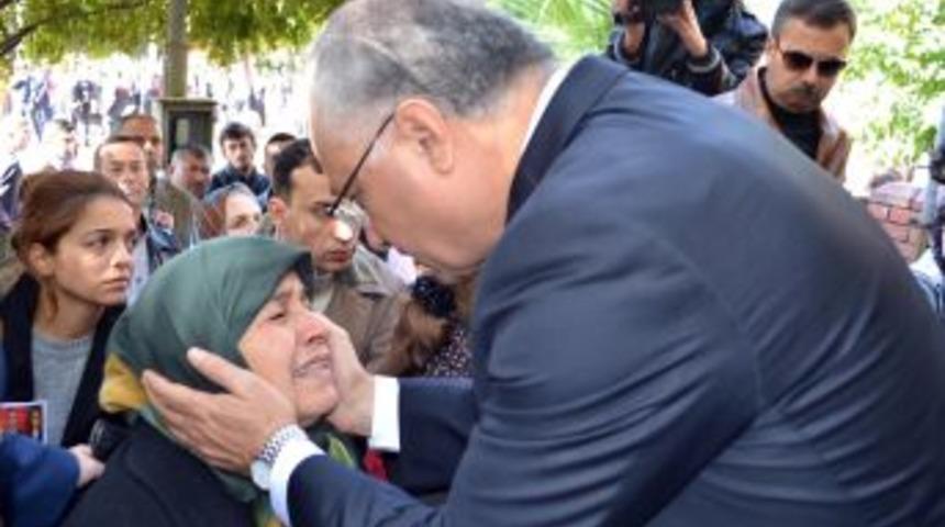 Şehit Binbaşı Kandemir, memleketi Manisa'da son yolculuğuna uğurlandı