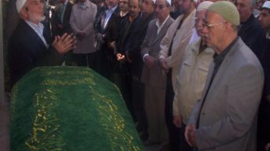 Eğitim g&ouml;n&uuml;ll&uuml;s&uuml; Dr. Mustafa Asutay toprağa verildi