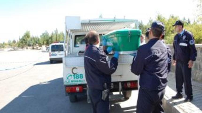 Mezarlıkta kadın cesedi bulundu