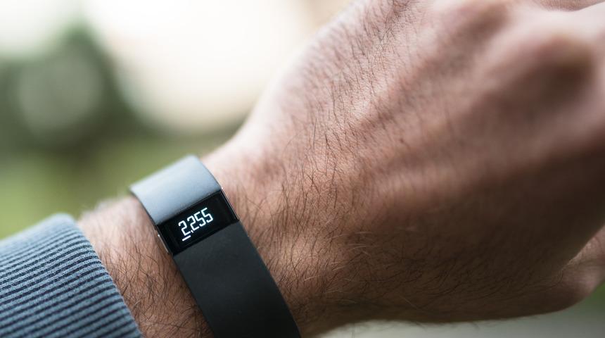 Google&rsquo;ın yeni Fitbit bilekliği sızdı: Ekranı, GPS&rsquo;i ve fiyatı ortaya &ccedil;ıktı