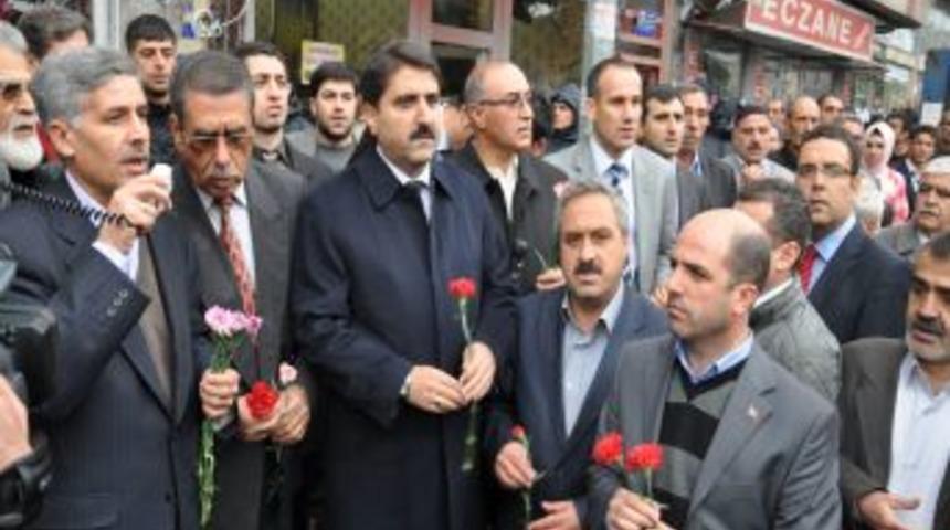 Bing&ouml;l&rsquo;de 43 STK, bombalı saldırıyı protesto etti: Bizim i&ccedil;in &ouml;ld&uuml;rme