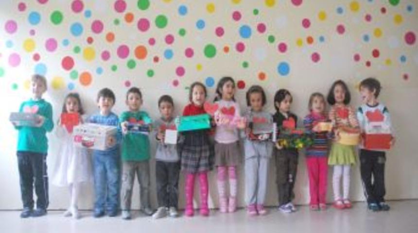 Anaokulu &ouml;ğrencileri sevgi kutusu oluşturdu