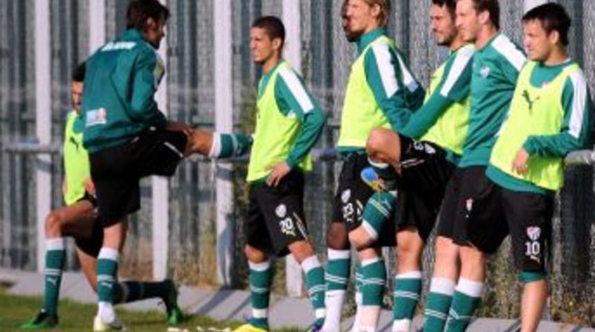 Milli davetle moral bulan Bursaspor, Belediyespor ma&ccedil;ına sıkı hazırlanıyor