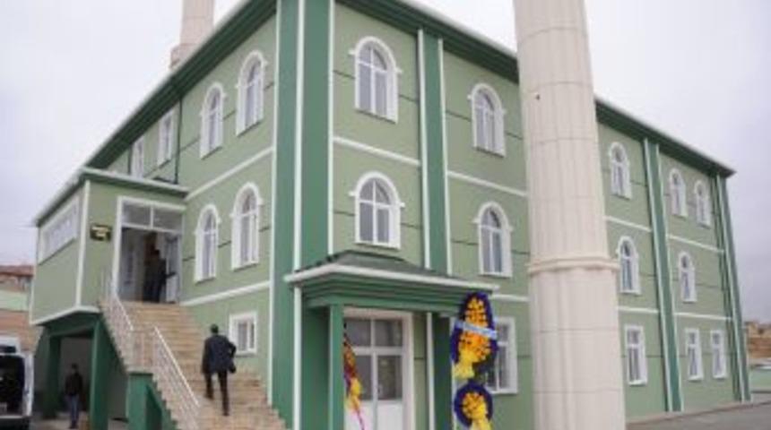 Hayırsever iş adamının yaptırdığı cami ibadete a&ccedil;ıldı