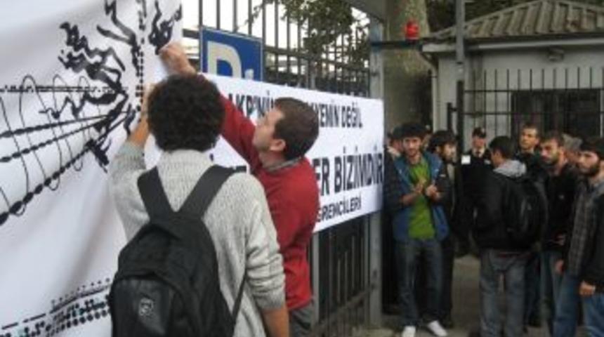 &Ouml;ğrenciler, g&ouml;zaltına alınan arkadaşları i&ccedil;in eylem yaptı
