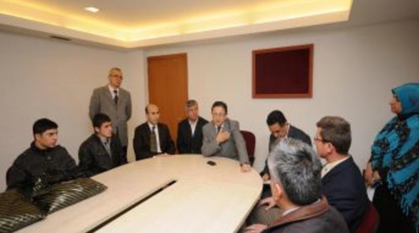 Altındağ Belediyesi 110 &ouml;ğrenciyi bayram &ouml;ncesi sevindirdi