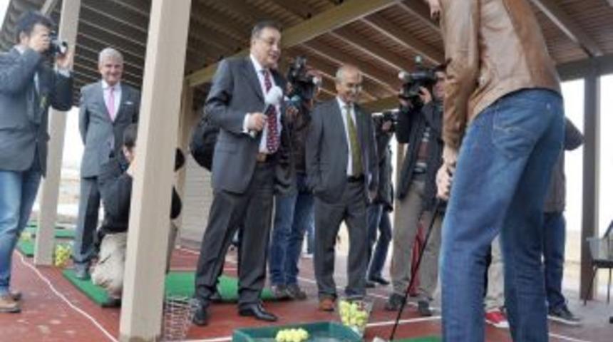 Anayasa &ccedil;alışmaları &ouml;ncesi milletvekilleri golfle stres attı