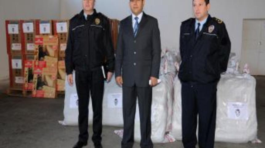 Manisa İl Emniyet M&uuml;d&uuml;rl&uuml;ğ&uuml; depremzedelere yardım g&ouml;nderdi