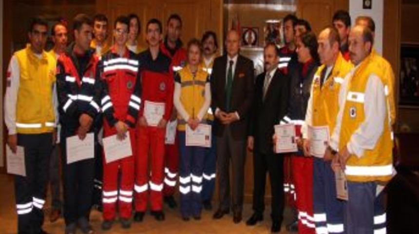 Vali Recep Kızılcık, UMKE ekibini kabul etti