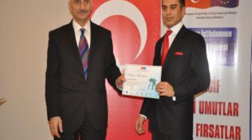 KASİF&rsquo;li gen&ccedil; gazeteci adayları sertifikalarını aldı