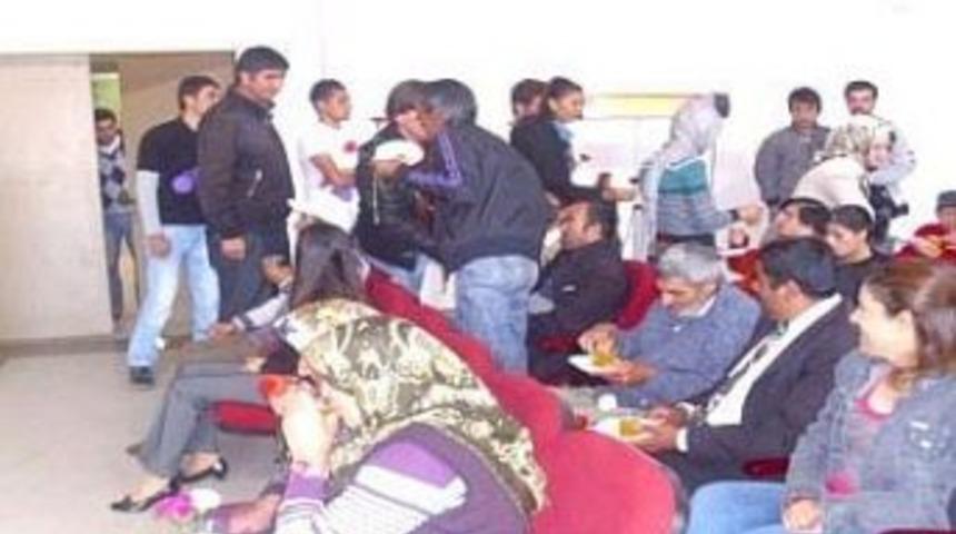 Kars'ta d&uuml;nya yaşlılar g&uuml;n&uuml; kutlandı