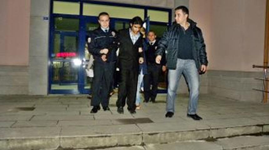 Kurban parası &ccedil;alan 2 İranlı kapka&ccedil;&ccedil;ı tutuklandı