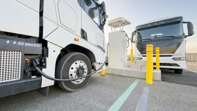 Honda geliştirdi: Elektrikli kamyonlar hareket hâlindeyken şarj olabilecek!