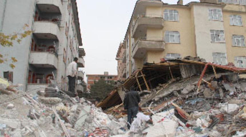 Van'da 24 bin aile evsiz kaldı