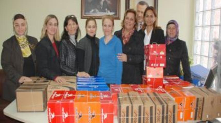 AK Partili kadınlardan Y&uuml;ksekovalı &ouml;ğrencilere bayram hediyesi