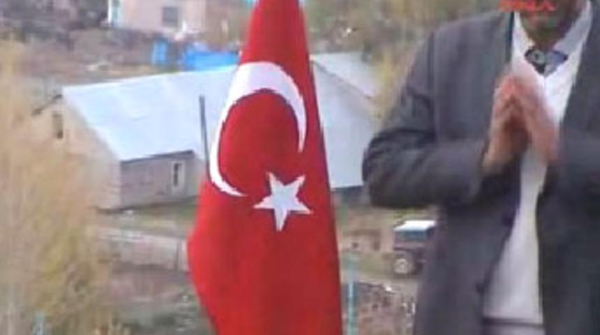 PKK'lının mezarına T&uuml;rk bayrağı