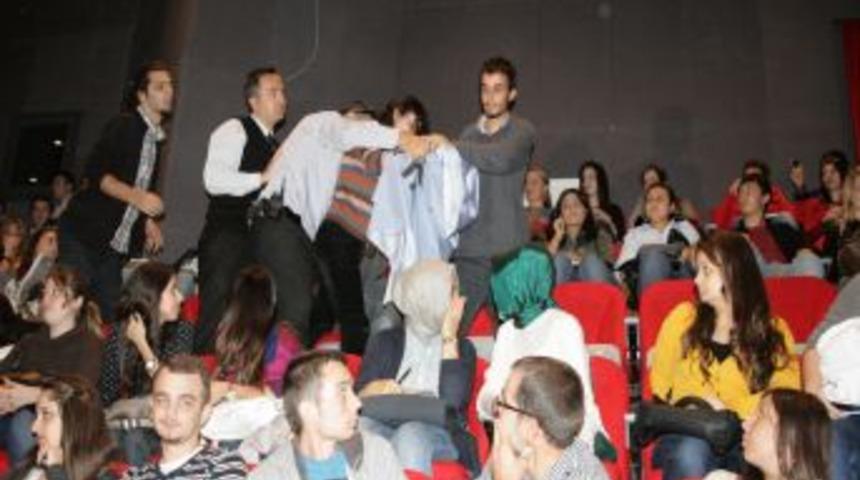 Yumurtalı saldırıda morali bozulan Lewis'ten ka&ccedil;amak cevaplar