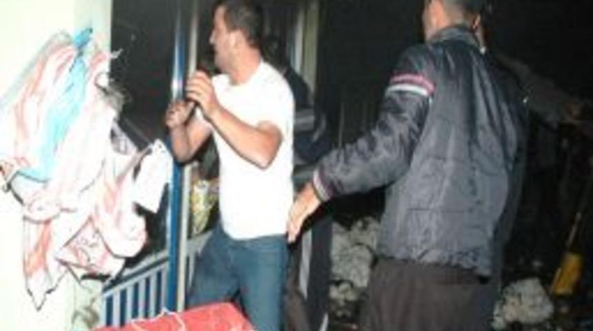 Yanan işyerini g&ouml;zyaşı i&ccedil;inde seyretti